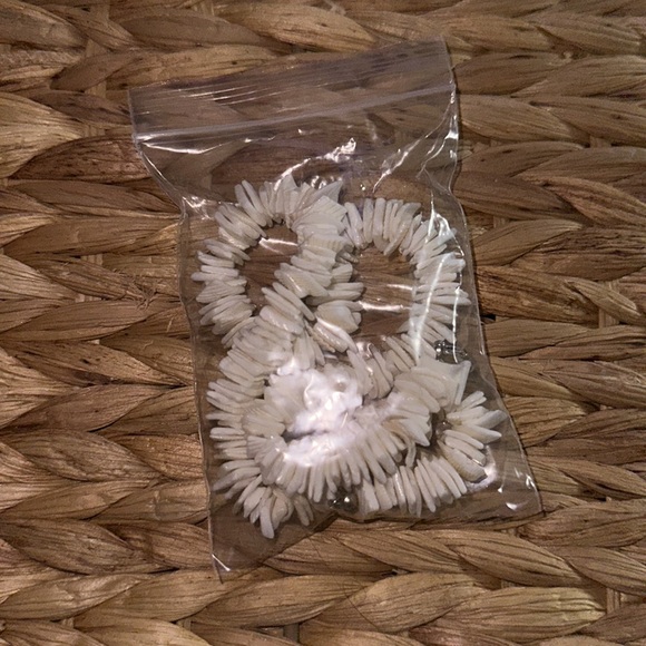 shell necklaces pm for more info or to bundle - Picture 5 of 5